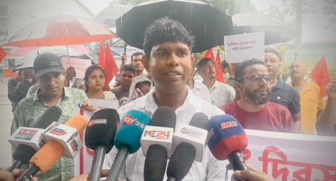 নামনি অসম ৰেলৱে শ্ৰমিক সংস্থাৰ পৰা মে' দিৱস দিনত প্ৰতিবাদী সমদল