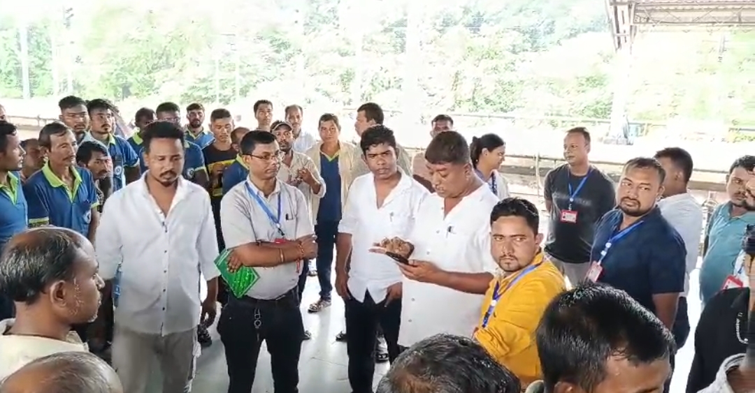 নামনি অসম ৰেলৱে শ্ৰমিক ইউনিয়নৰ প্ৰতিবাদ